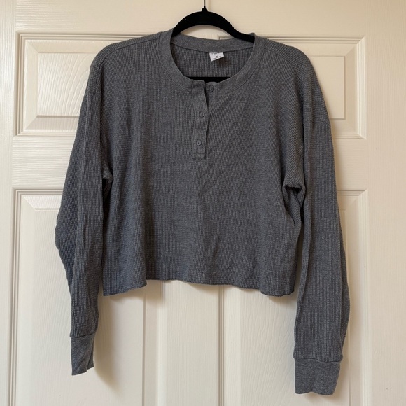 Aritzia TNA Grey Cropped Long Sleeve Waffle Knit w/ Buttons - Picture 1 of 5